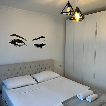 Central Tirana Apartment Appartamento