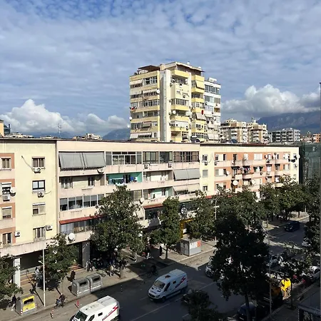Central Tirana Apartment Appartamento