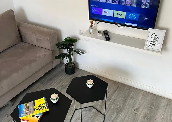 Central Tirana Apartment Appartamento *