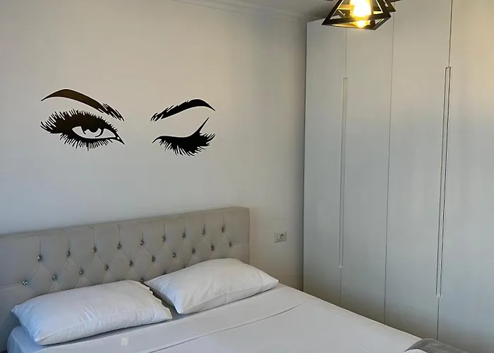 Central Tirana Apartment Apartamento